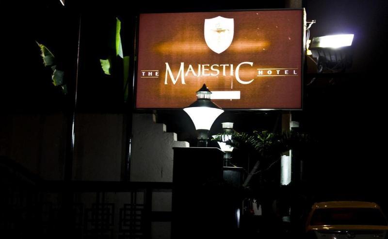 Hotel Majestic Σιλόνγκ Εξωτερικό φωτογραφία